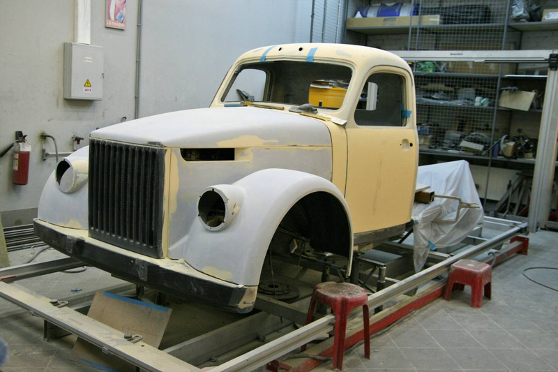 Illustration for article titled GAZ-51 Custom: Russians Make A Cadillac Escalade EXT Hot!